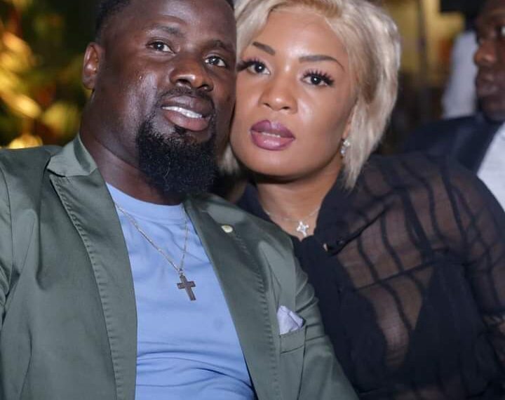 Sport/ Emmanuel Éboué présente sa nouvelle femme: «  si elle aussi me fait bizarre, je ne me marie plus »