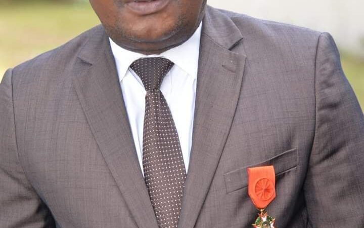 Côte d’Ivoire/Cérémonie de décoration: le Docteur SEREY DOH Célestin au rang des 34 champions nationaux distingués au nom du Président de la République, SEM Alassane Ouattara.