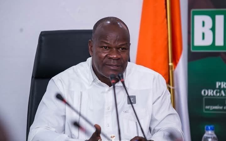 Nouvel An Solidaire: Le Colonel Bleu Louan Charlemagne, un modèle de générosité.