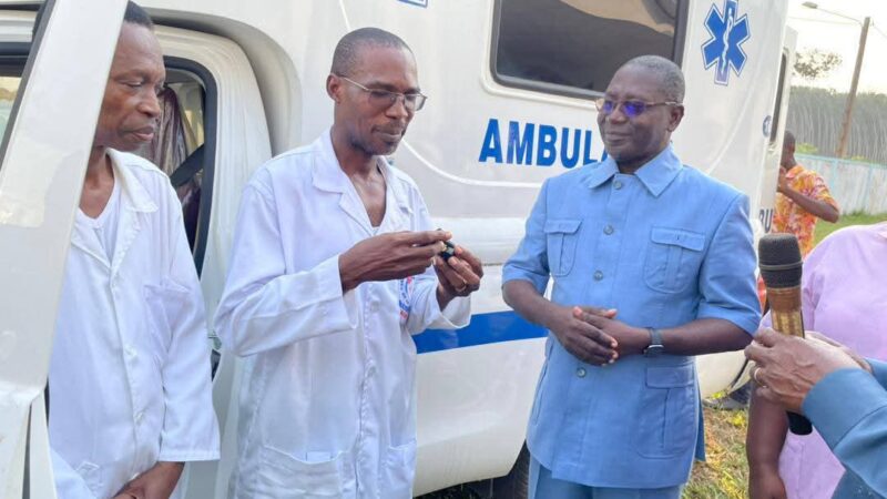 Santé / Débrimou Accueille son Ambulance Médicalisée