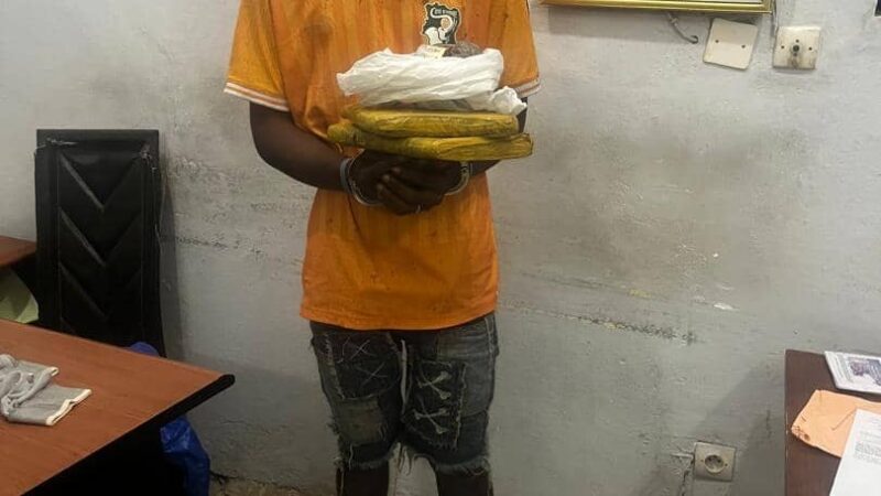 Grand-Bassam : un chauffeur de taxi interpellé avec 8 kilos de drogue
