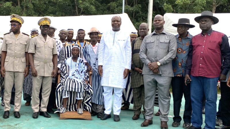 Louanville : le village installe son chef et ouvre une école de trois classes 