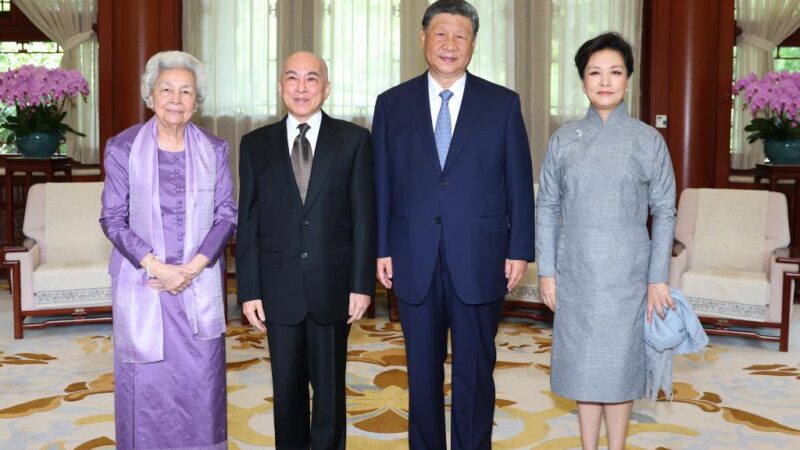 Xi Jinping et son épouse rencontrent le roi et la reine mère du Cambodge