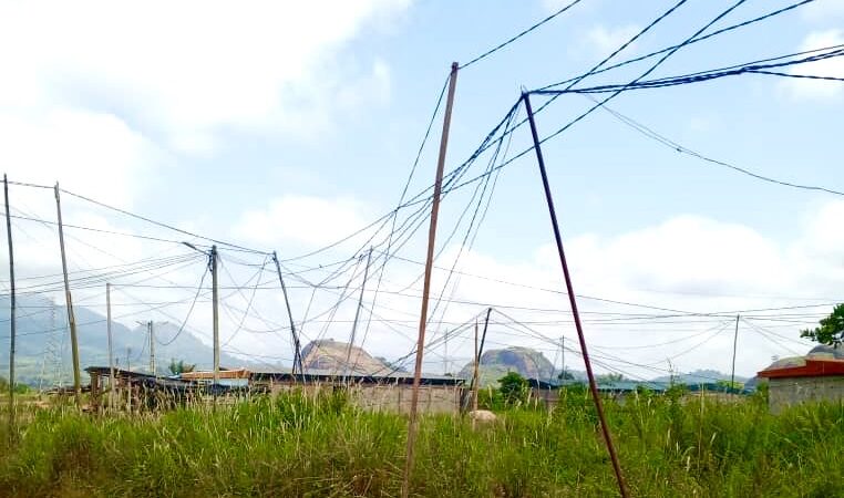 MAN / Kpangouin 2 – Riviera Haute Tension : Les branchements anarchiques, un danger pour les riverains 