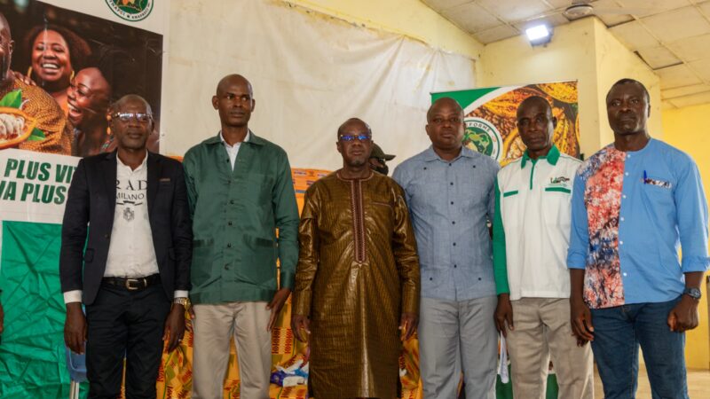 Crise du cacao : 2 500 producteurs optent pour le dialogue et appellent à des assises nationales, leur message au Président Alassane Ouattara