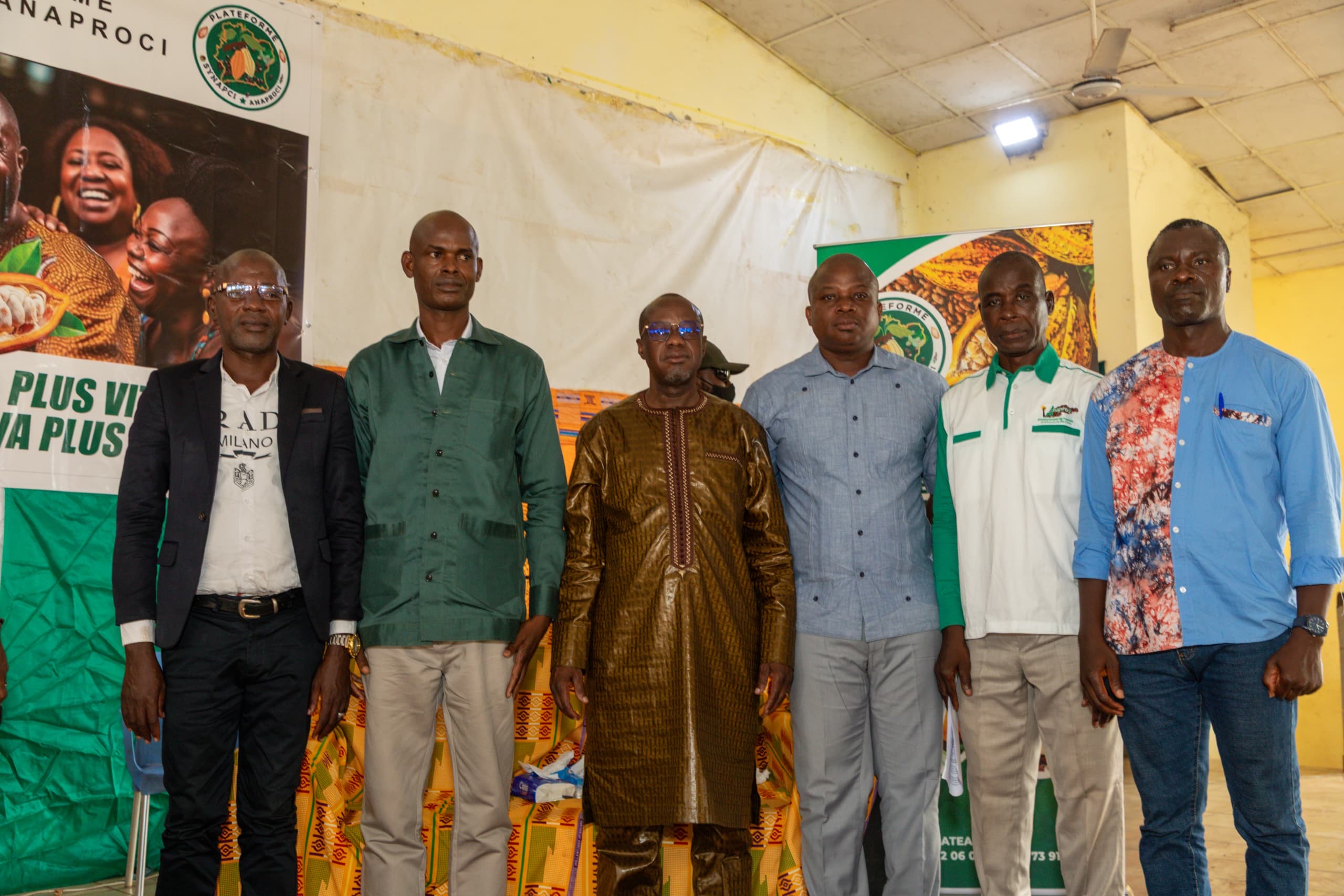 Crise du cacao : 2 500 producteurs optent pour le dialogue et appellent à des assises nationales, leur message au Président Alassane Ouattara