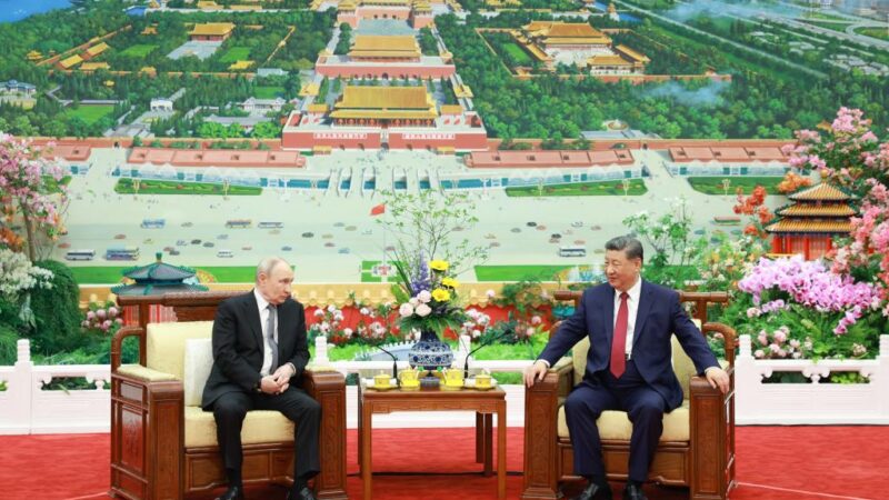 Xi Jinping et Vladimir Poutine s&rsquo;entretiennent autour d&rsquo;un thé à Beijing