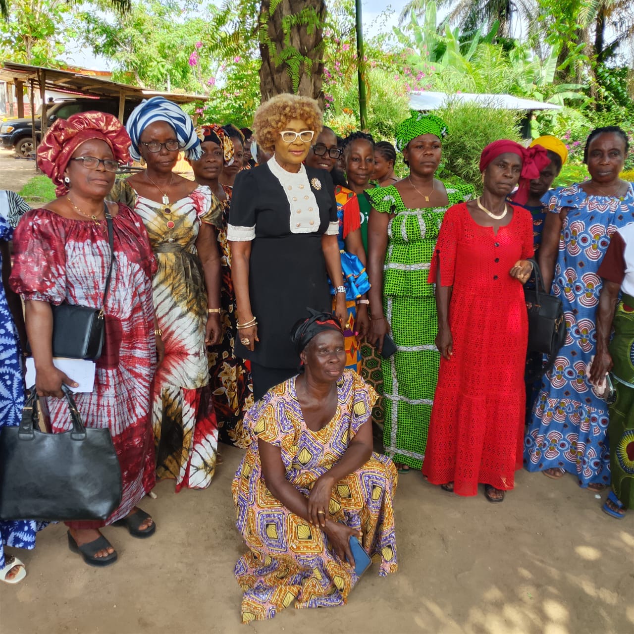 Logoualé : des groupements de femmes rendent un vibrant hommage à Jeannette Badouel à l’occasion de la fête des mères