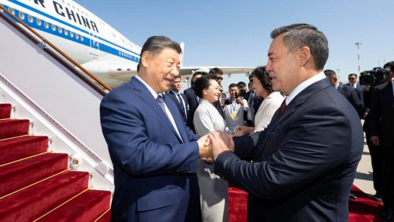 (Multimédia) « Vous faites partie de la famille » — un accueil chaleureux réservé au président chinois Xi Jinping au Kirghizistan (REPORTAGE)
