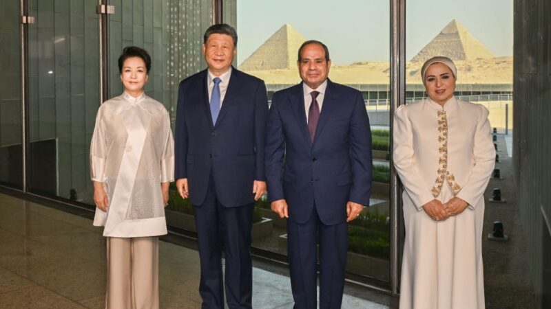 Xi Jinping et Peng Liyuan visitent le Grand Musée égyptien