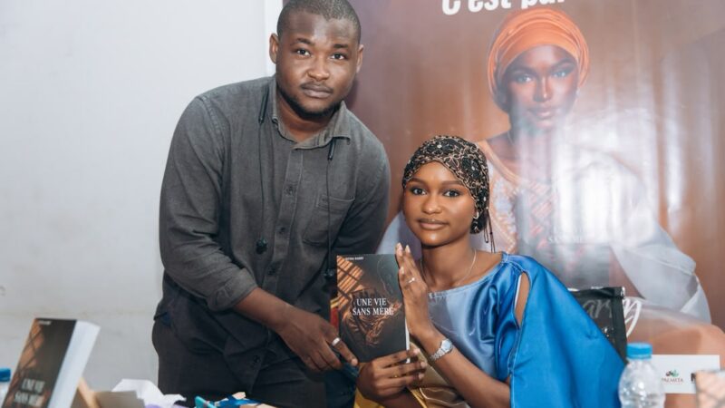 Côte d’Ivoire : Fatima Barry présente « Une vie sans mère » et ouvre le débat sur les blessures de l’enfance