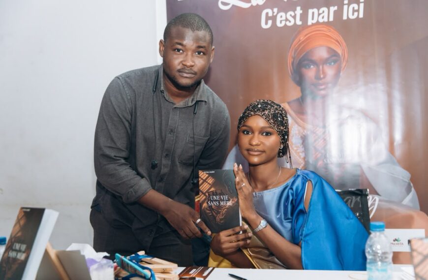 Côte d’Ivoire : Fatima Barry présente « Une vie sans mère » et ouvre le débat sur les blessures de l’enfance