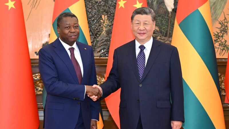 Xi Jinping rencontre le président du Conseil des ministres du Togo, annonçant l&rsquo;élévation des relations bilatérales au rang de communauté d&rsquo;avenir partagé pour la nouvelle ère